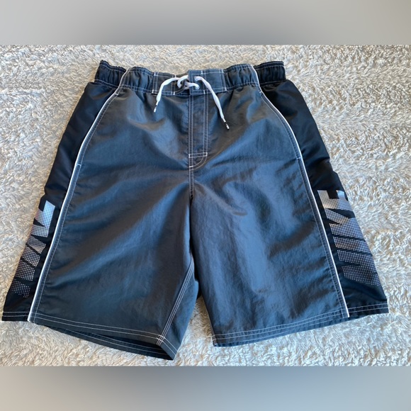 Nike: Athletic Shorts - Picture 5 of 13